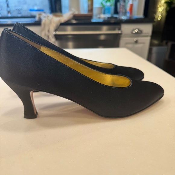 Salvatore Ferragamo Italy Women’s Navy Blue Satin Heels Size 9 Excellent! - Picture 7 of 14